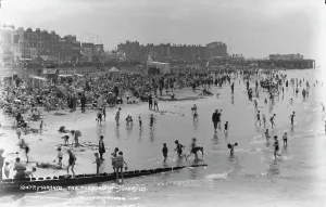 Foreshore Prints: A Busy Day at Margate Foreshore