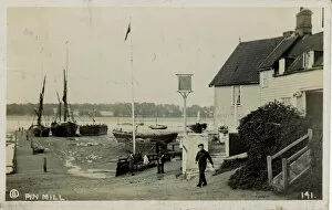 Wentworth Postcard Collection Gallery: Butt & Oyster Inn, Pin Mill, Ipswich, Chelmondiston, Suffolk, England. Date: 1913