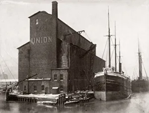 c. 1900s - grain store and ship in dock, Chicago port