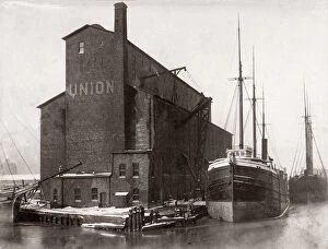 c.1900s - grain store and ship in dock, Chicago port