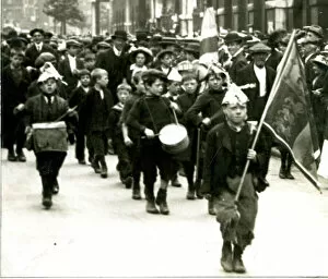 Drumming Collection: Calling out the reserves, boys parade in Whitehall, WW1