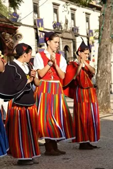 Images Dated 15th December 2007: Three Camacha girls, Funchal, Madeira