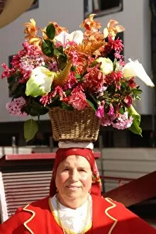 Images Dated 15th December 2007: Camacha woman with flowers, Funchal, Madeira