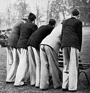 Images Dated 15th February 2018: Cambridge students wearing Oxford bags