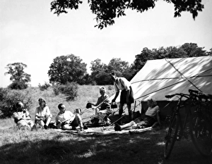 Images Dated 31st August 2011: Camping Couples
