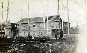 Images Dated 24th June 2020: Canada - Ontario - Mining Town - Porcupine City - Shuniah Hotel with two guests