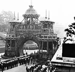 Whitehall Collection: Canadian Arch, Whitehall, London