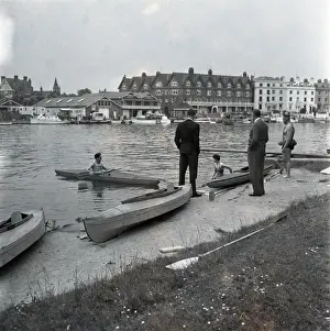 Canoes Prints: Canoeing on the River Thames