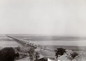 Captionerd on the back as bridge on the Yellow River, China