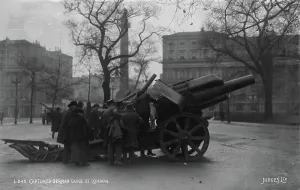 Examining Prints: Captured German Guns in London