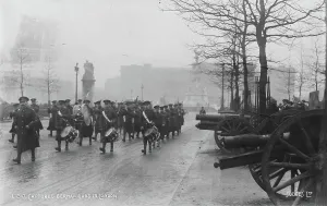 Pieces Prints: Captured German Guns in London
