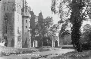 Cardiff Prints: Cardiff Castle - West Gate