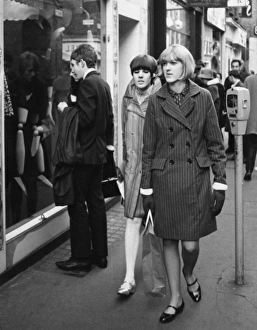 Images Dated 11th July 2017: Carnaby Street Girls