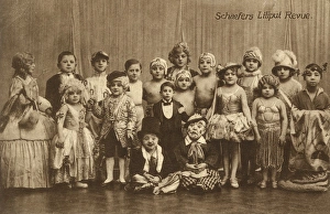 Images Dated 11th July 2017: Cast of Schaefers Liliput Revue