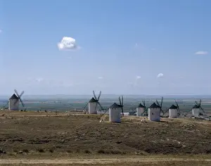 CASTILE-LA MANCHA. CAMPO DE CRIPTANA. Landscape with windmi