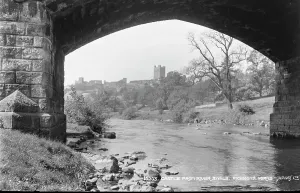 Swale Prints: Castle from River Swale