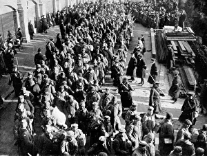 Caught during the battle of Flanders: Greman prisoners on the march in Southend