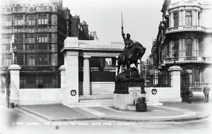 Symbolizing Prints: The Cavalry Memorial in Hyde Park