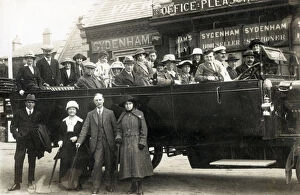 Images Dated 25th April 2019: Charabanc day trip run by R. Chisnell & Sons to Sydenham