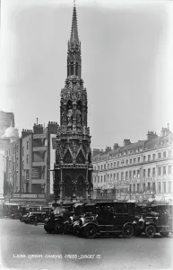 Bustling Prints: Charing Cross, London