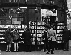 Images Dated 15th December 2011: Charing X Road Bookshop