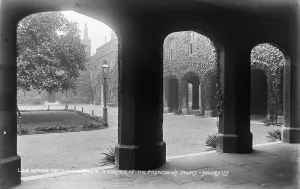 Judges Postcards, Founded By Fred Judge In 1902 - Superb UK Topographical Photography Prints: The Charterhouse A Corner of the Preacher's Court