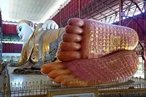 Images Dated 28th January 2016: Chauk Htat Gyi Pagoda reclining Buddha, Yangon, Myanmar