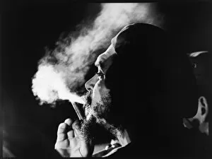 Leader Collection: Che Guevara / Smoking