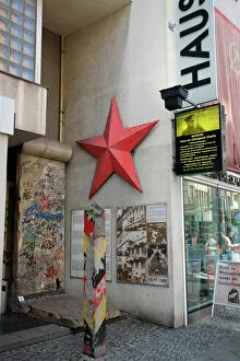 Images Dated 24th August 2007: Checkpoint Charlie Museum, Berlin