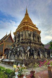 Images Dated 26th November 2012: Chedi, Wat Chiang Man temple, Chiang Mai