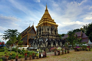 Images Dated 26th November 2012: Chedi, Wat Chiang Man temple, Chiang Mai