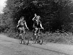 Images Dated 11th November 2011: Cheerio Cycling Ladies