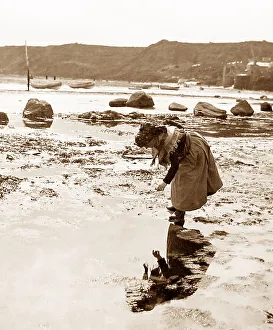 Newlyn Prints: Child on Newlyn beach