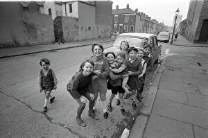 Images Dated 11th September 2015: Children in Falls Road area, Belfast, Northern Ireland