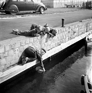 1950s Childhood Gallery: Children fishing