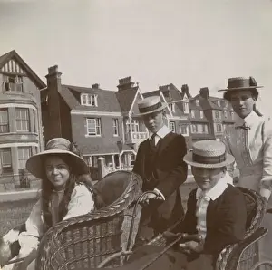Boaters Prints: Children on holiday, Southwold, Suffolk
