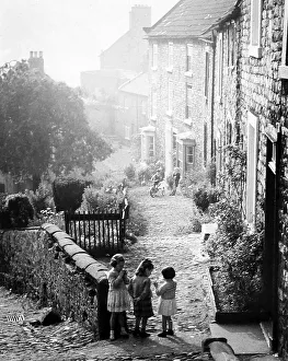 Swaledale Prints: Children playing in Richmond, Yorkshire in the 1940/50s