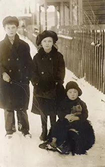 Images Dated 21st October 2016: Three children in the snow, USA