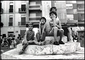 Images Dated 30th August 2016: Children on steps, Valencia, Spain