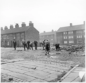 Throw Gallery: Children Throw Bricks