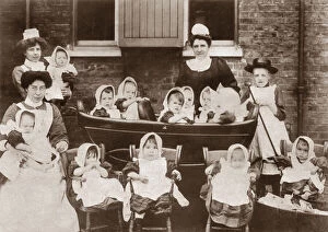 Images Dated 25th June 2019: Children at Willesden Workhouse / Central Middlesex Hospital