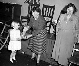Images Dated 3rd April 2012: Childrens Christmas party, Walton-on-the-Naze, Essex