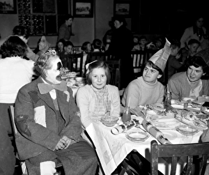 Images Dated 2nd April 2012: Childrens Christmas Party, Walton-on-the-Naze, Essex