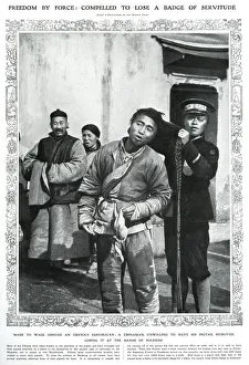 Images Dated 27th March 2019: Chinese man losing pigtail by force