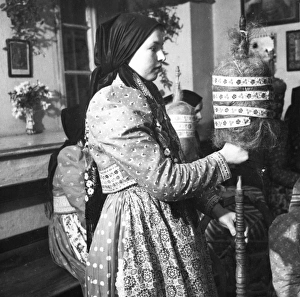 Images Dated 31st August 2011: Chodenland Girl Spinner