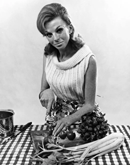 Images Dated 21st May 2012: Chopping Salade