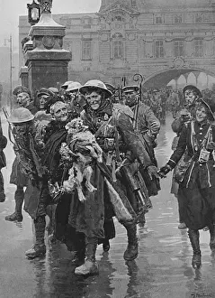 Reunited Prints: Christmas leave 1916, scene at Victoria station by Matania