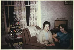 Images Dated 4th February 2021: A Christmas sitting room in a British suburban house
