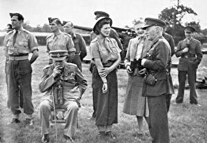 Images Dated 18th August 2011: Churchill and family visits anti-flying bomb defences, 1944