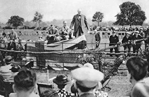 Speaking Gallery: Churchill speaking at Theydon Bois